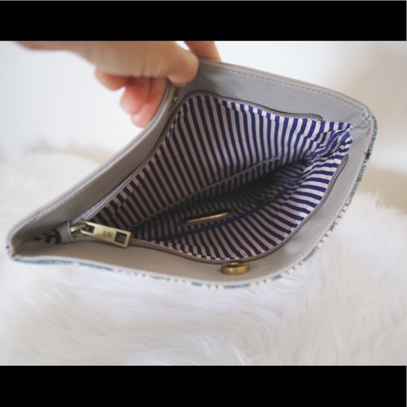 Urban Expressions Leona Convertible Grey Clutch - Picture 5 of 5